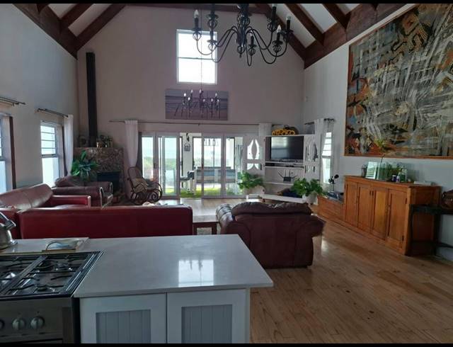 4 BEDROOM HOUSE FOR SALE IN DWARSKERSBOS